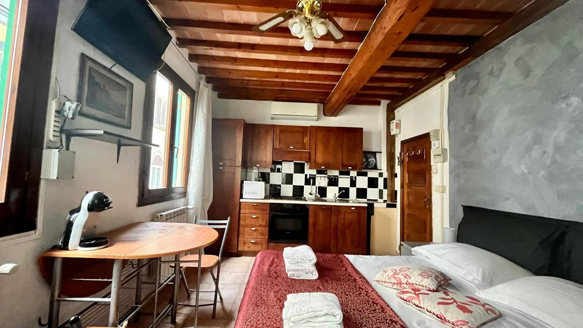 Apartment Mini Studio Very Central Close To The Train Station Florenz