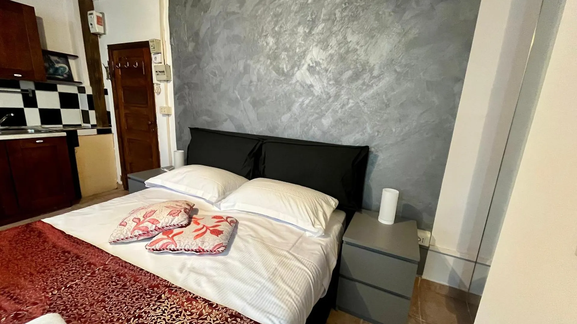 Mini Studio Very Central Close To The Train Station Firenze 0*,  Olaszország